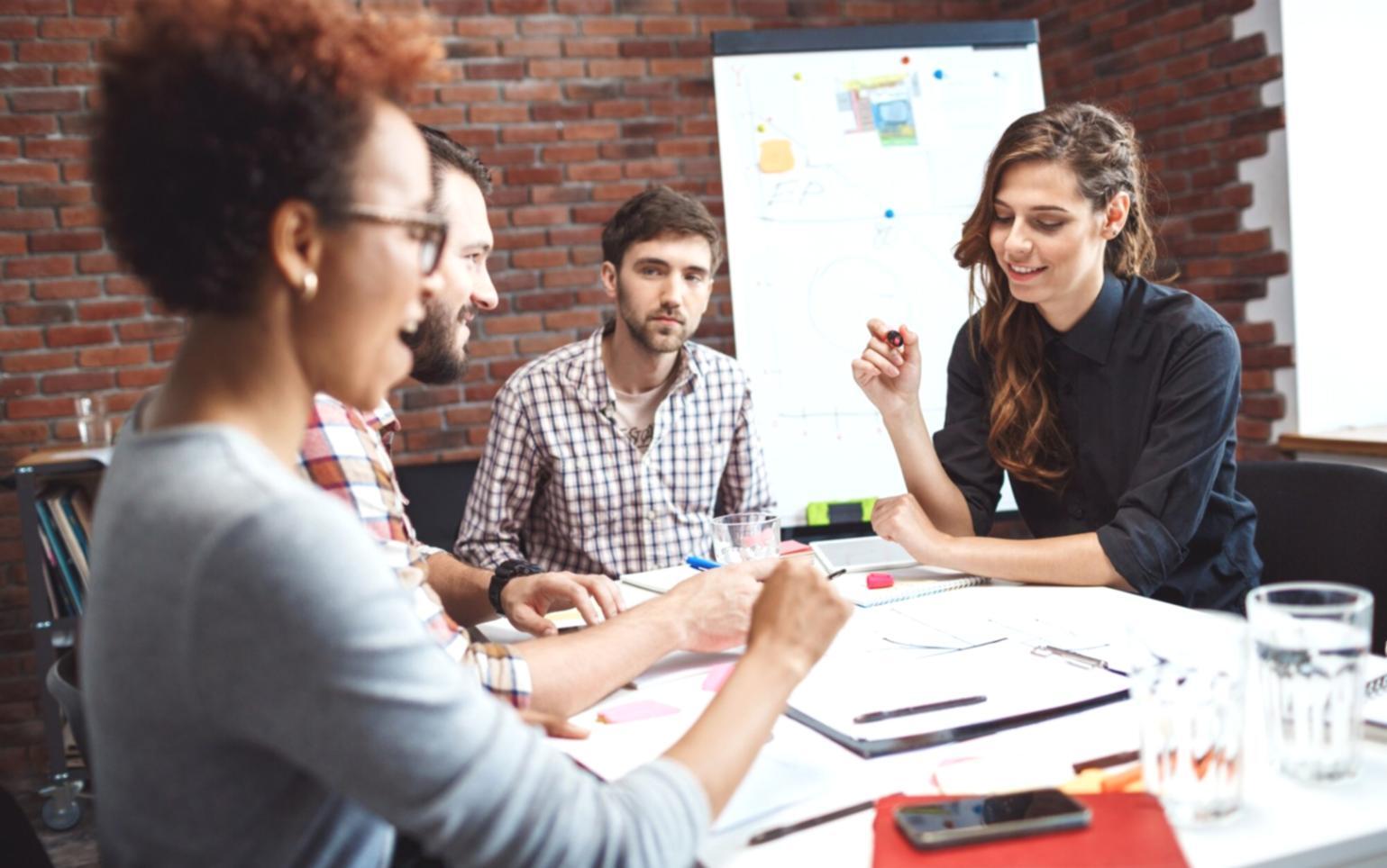 Collaboration stratégique en analyse financière